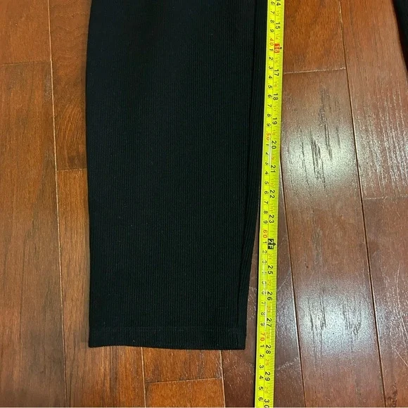 Eileen Fisher Corduroy Legging Pants
Black Size Medium Pull On comfy - Picture 5 of 8